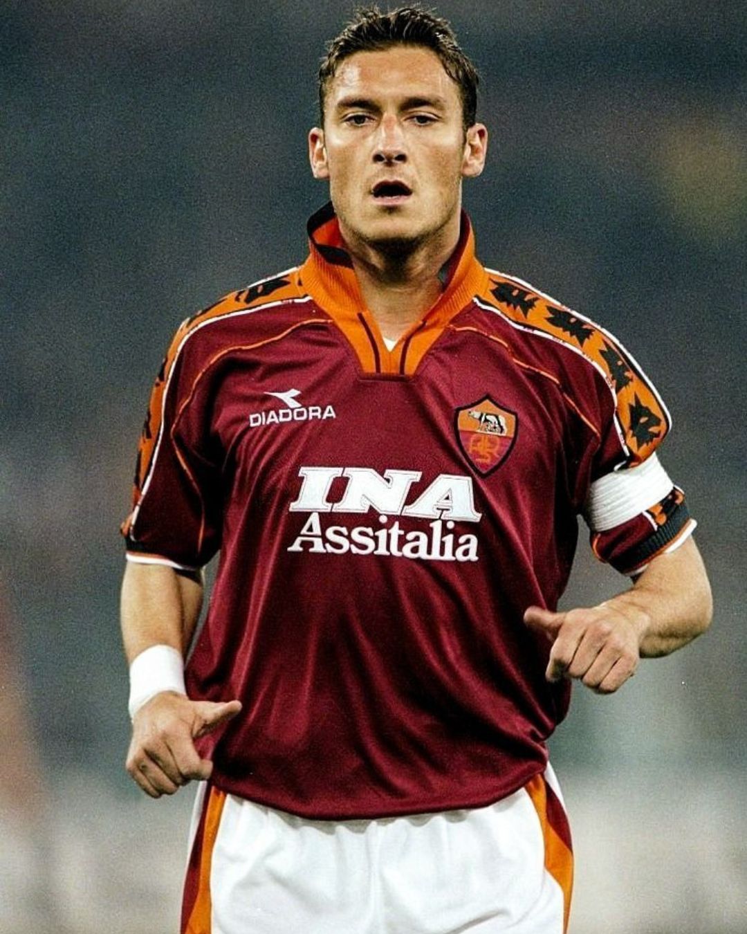 AC Roma 98/99 (Home Kit) - Premium Sports collectibles from CatenaccioDesigns - Just €60.99! Shop now at CatenaccioDesigns
